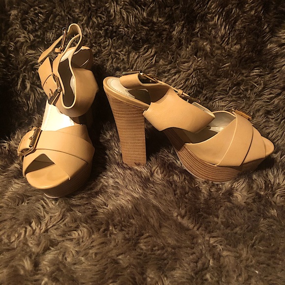 Women’s Cute Chunky Heel Sandal - Picture 7 of 8
